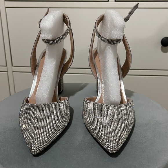 Chelsea & Violet | Mary Rhinestone Silver Pointed Toe Pumps sparkly size 9 - Picture 3 of 8